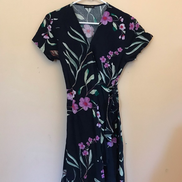 Floral navy wrap dress - Picture 6 of 6